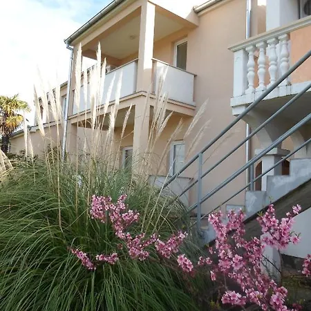 Apartments Golic Biograd Na Moru Room photo